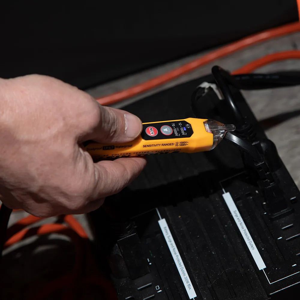 Klein Tools Dual Range Non-Contact Voltage Tester With Flashlight NCVT3P